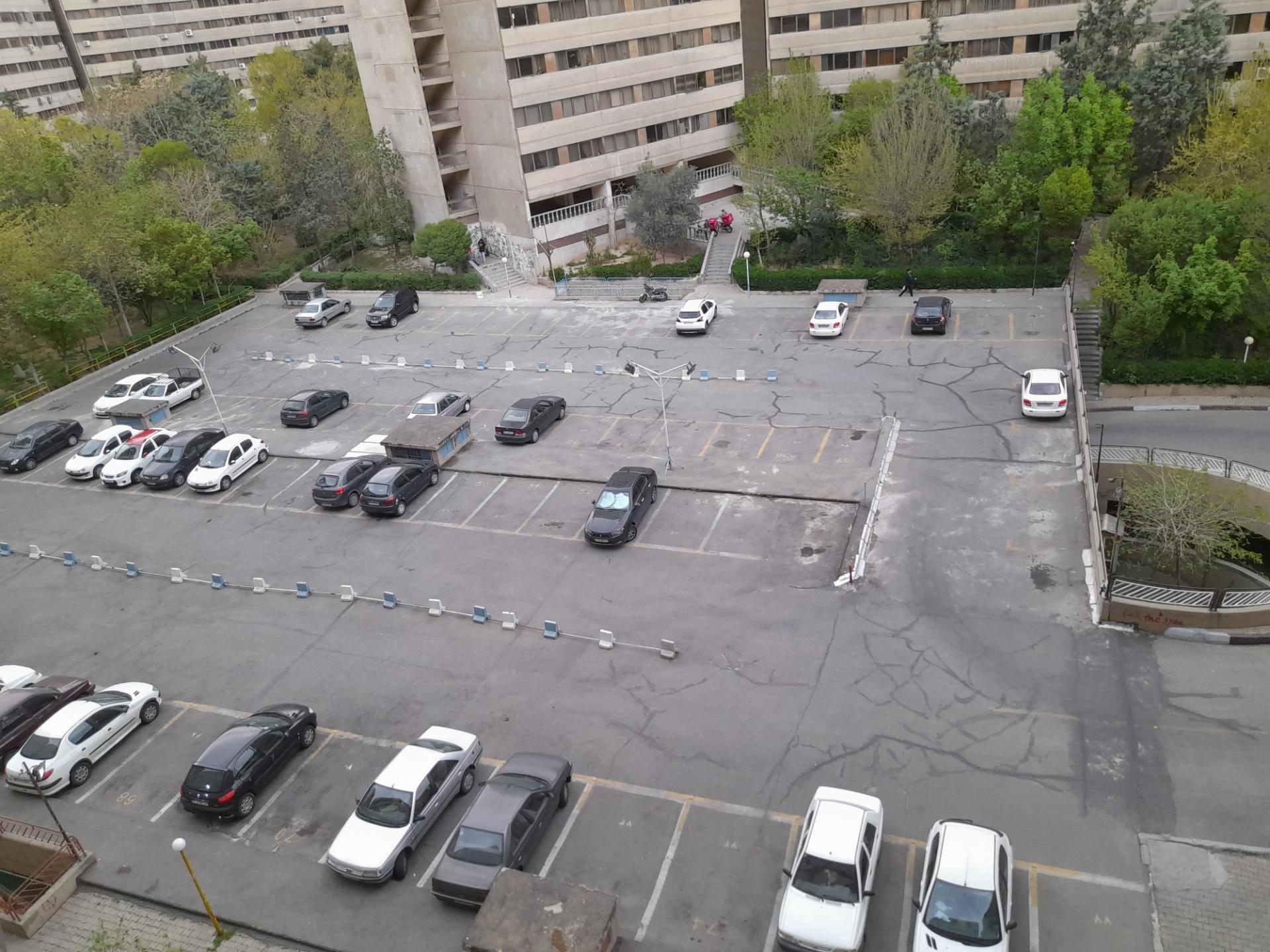 عکس پارکینگ رو باز بلوک 13