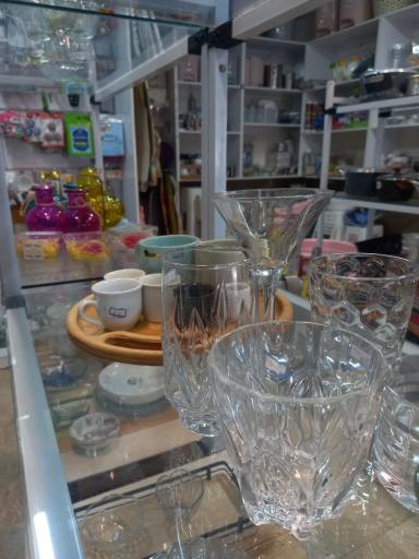 عکس فروشگاه لوازم خانگی خانواده