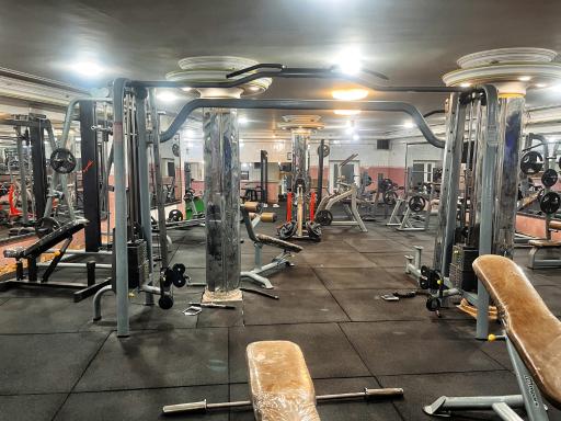 باشگاه بدنسازی درخش