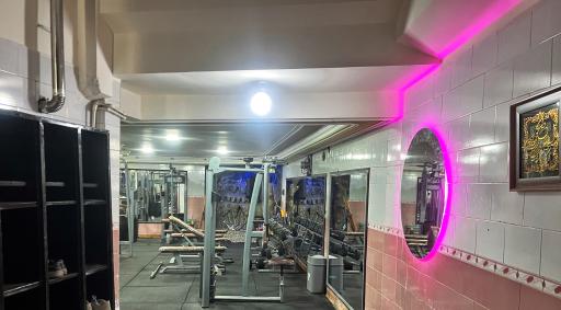 باشگاه بدنسازی درخش