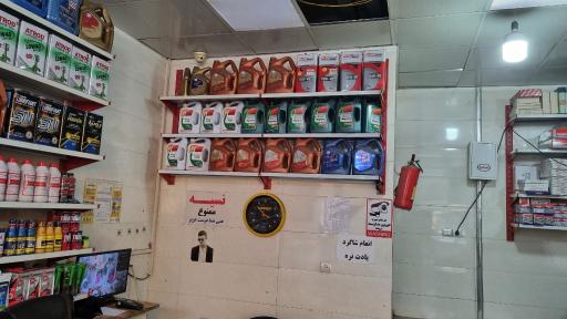 عکس تعویض روغن منصور