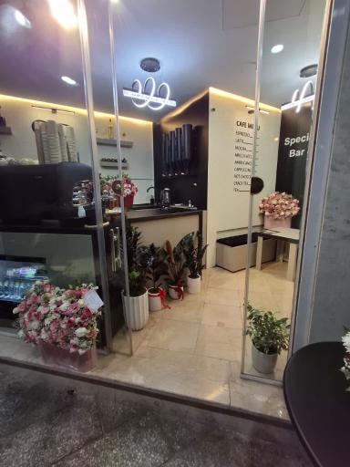 عکس سام باز کافه