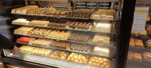 عکس مجموعه نان و شیرینی شهبال