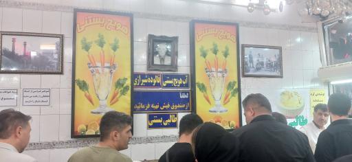 عکس کافه قنادی صادقی