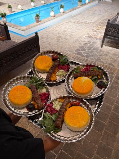 عکس هتل رستوران سنتی گلشن