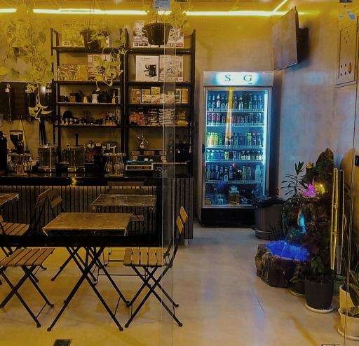 عکس کافی شاپ قهوه تاج 