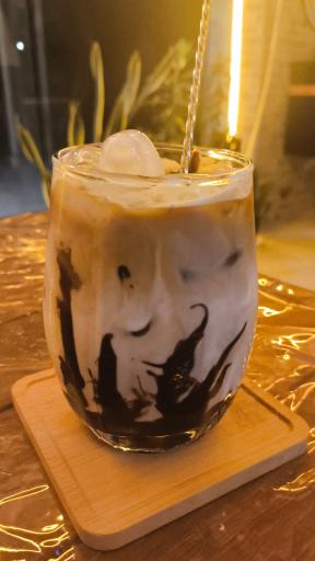 عکس کافی شاپ قهوه تاج 