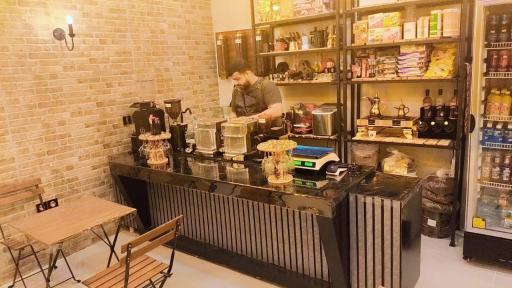 عکس کافی شاپ قهوه تاج 