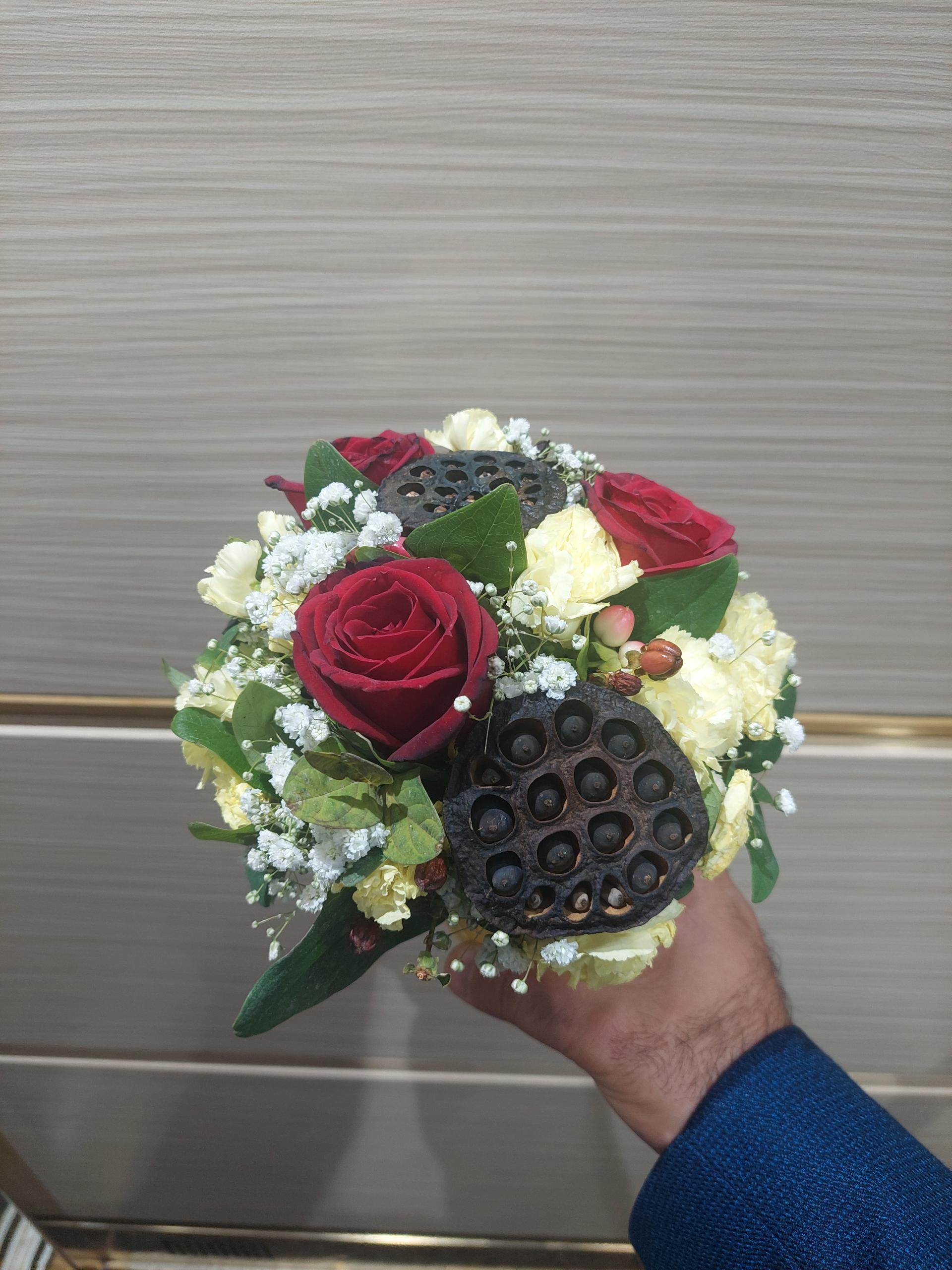 عکس گل فروشی میخک طلایی