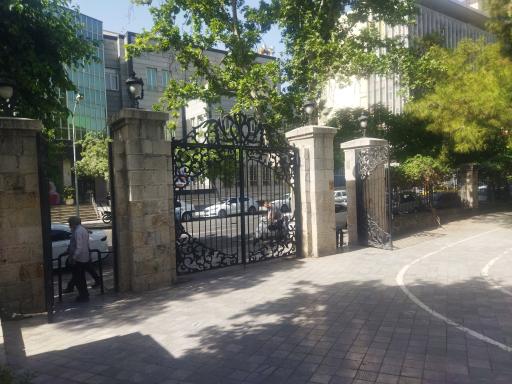 عکس درب ورودی شماره ۶ پارک شهر(پزشکی قانونی )