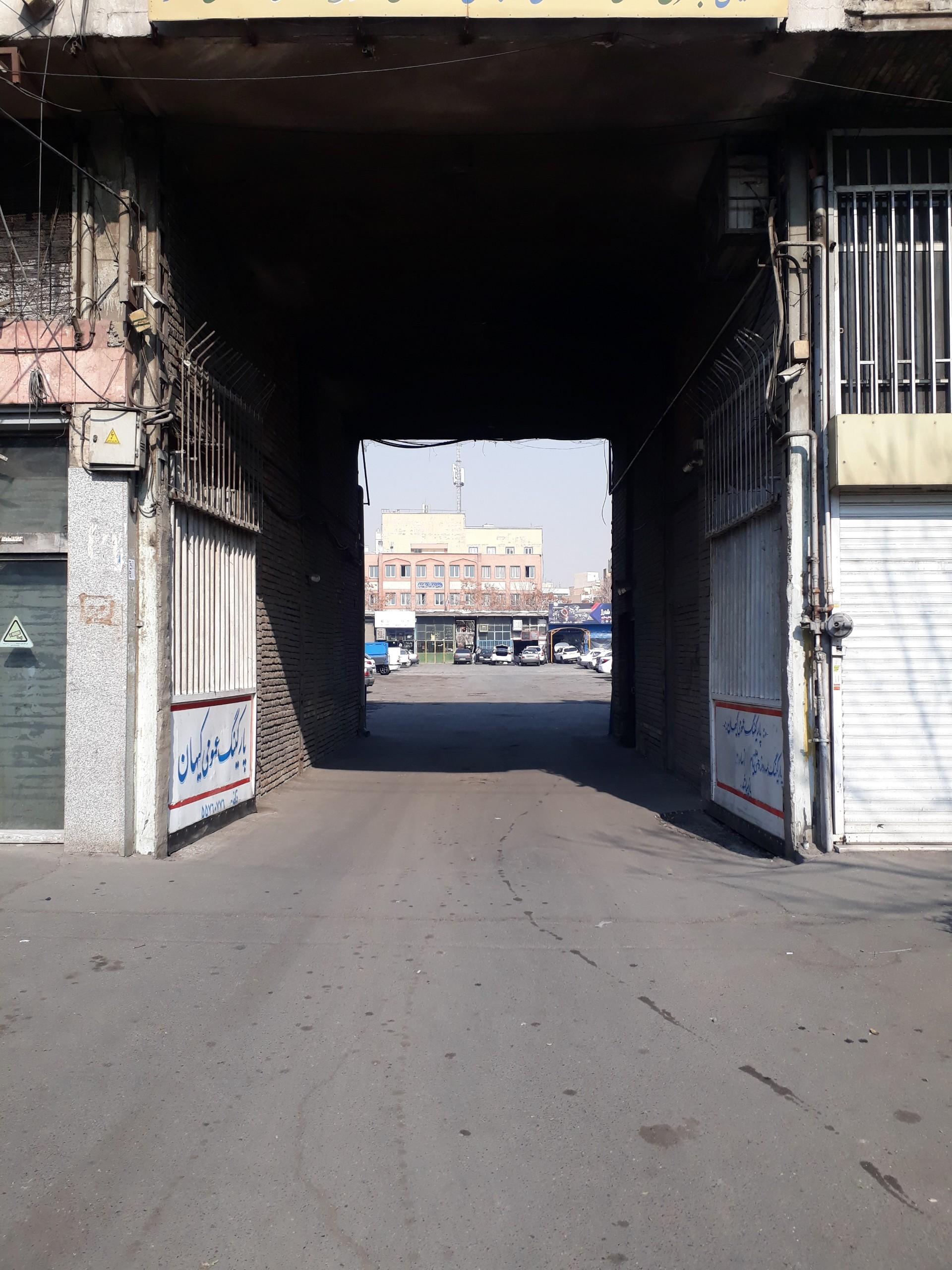 عکس پارکینگ عمومی کیهان