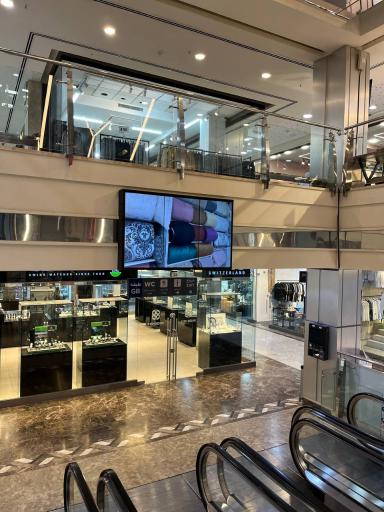 عکس مرکز خرید و فودکورت آرن