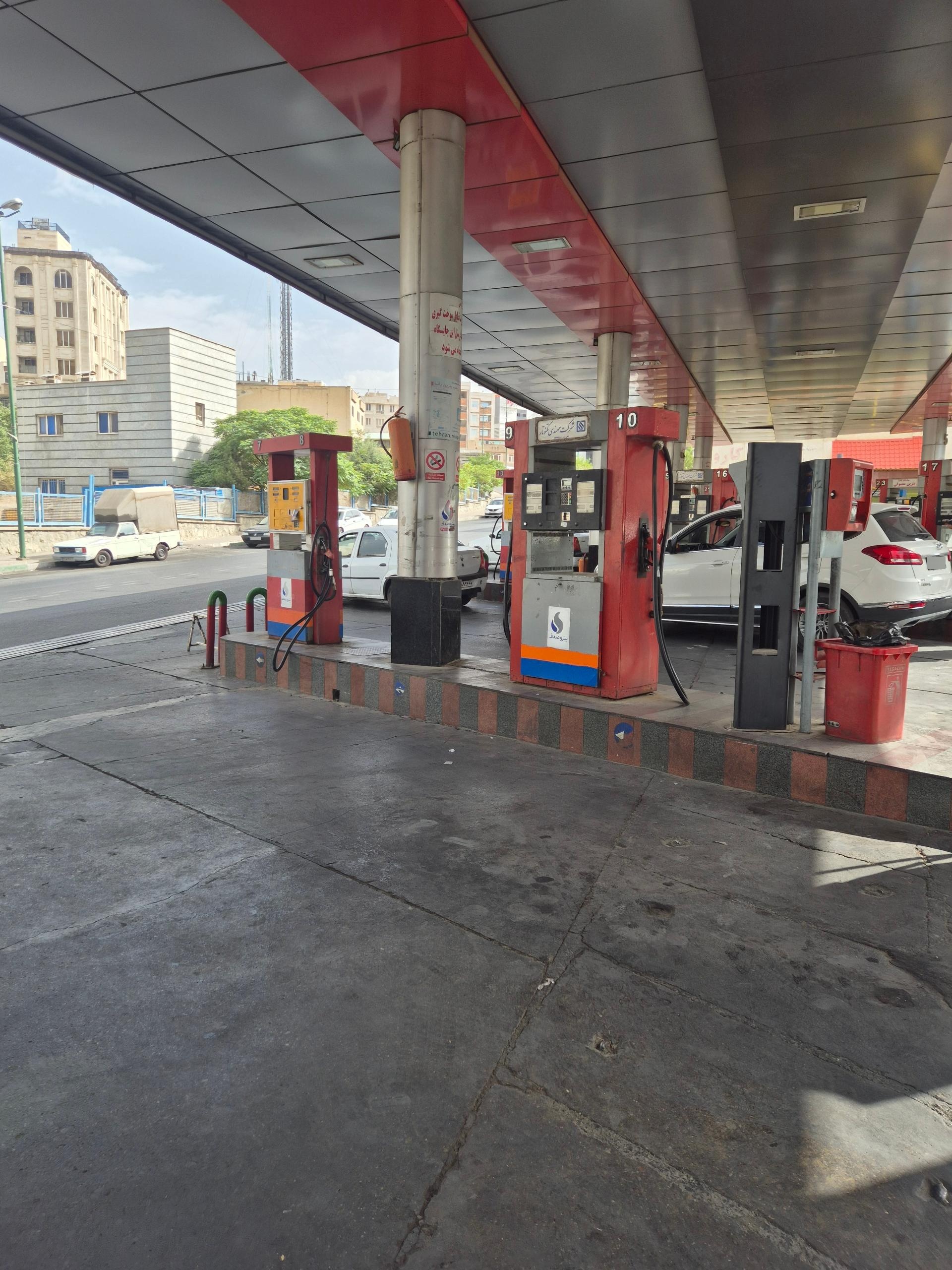 عکس جایگاه بنزین 169