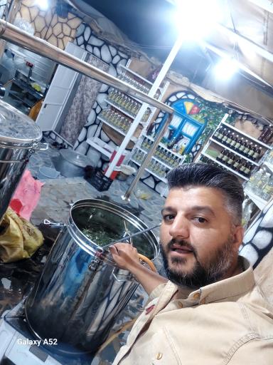 عکس گلاب گیری عمو عیسی 