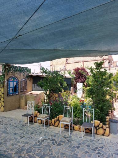 عکس گلاب گیری عمو عیسی 