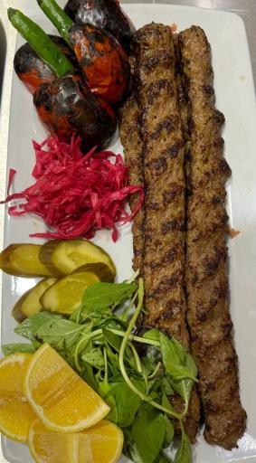 عکس باغ رستوران هیرمان