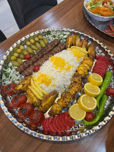 عکس باغ رستوران هیرمان