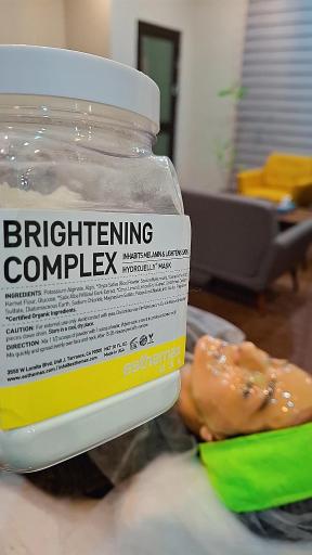 عکس مراقبت پوست و زیبایی گلنوش اخلاقی