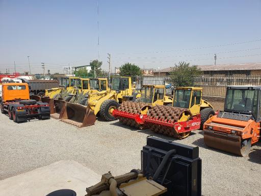 عکس کارشناس خرید و فروش ماشین الات