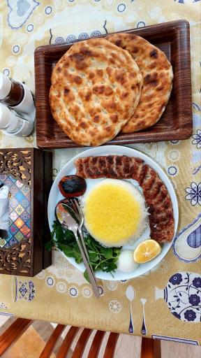 عکس کباب شیپوری شعبه ۷ نان مخصوص و پلو