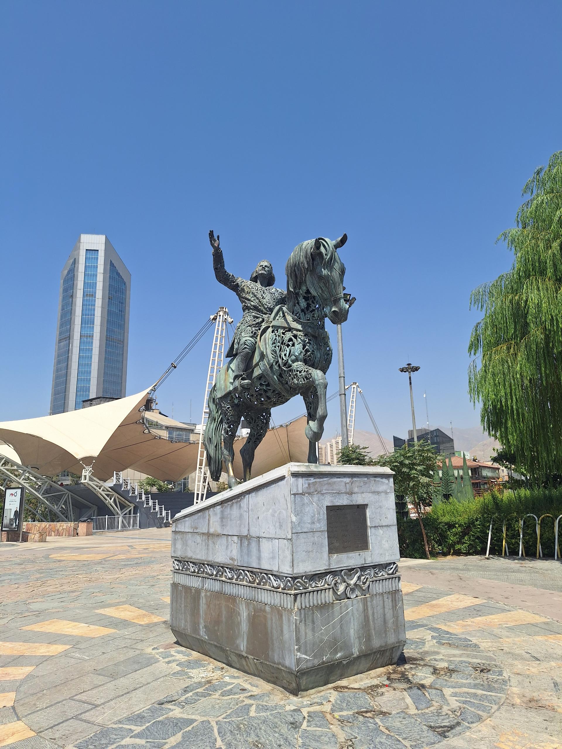 عکس تندیس سیاوش