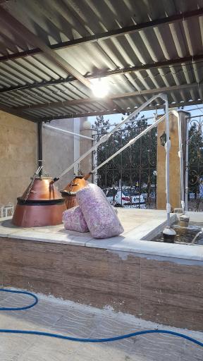 عکس کارگاه گلابگیری سنتی عرش کعبه