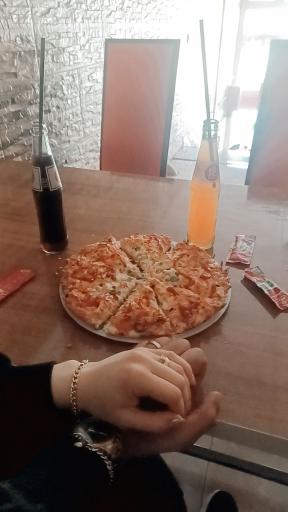 عکس پیتزا ساندویچی محمدنژاد