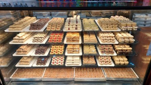 عکس شیرینی فروشی نورا