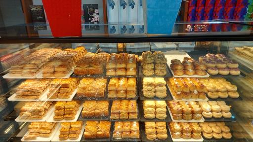 عکس شیرینی فروشی نورا