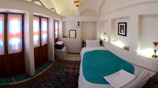 عکس سرای سنتی نه چم