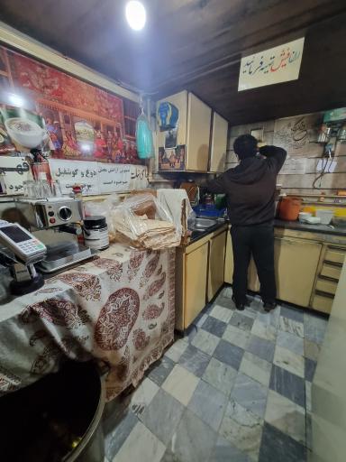 عکس کافه انقلاب (دایی غفور)