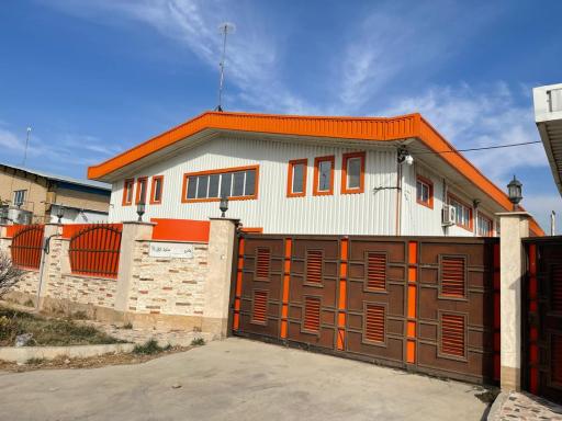 عکس بانی صنعت مایا