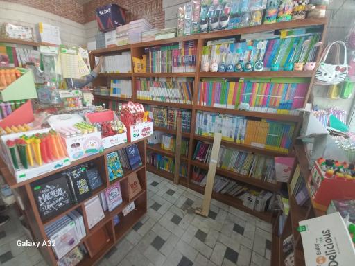 عکس کتاب فروشی بام بوک