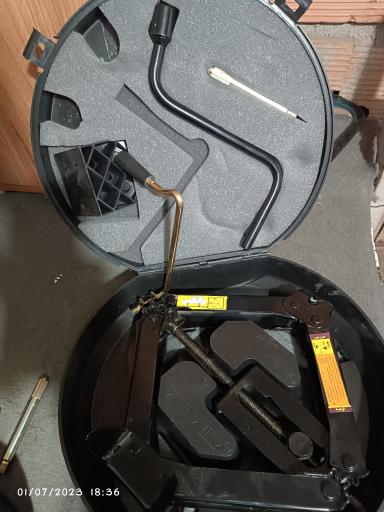 عکس آپاراتی و لاستیک فروشی سعید