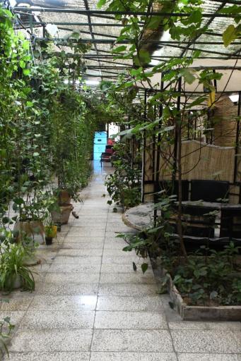 عکس سنتی سرای باغ ایرونی