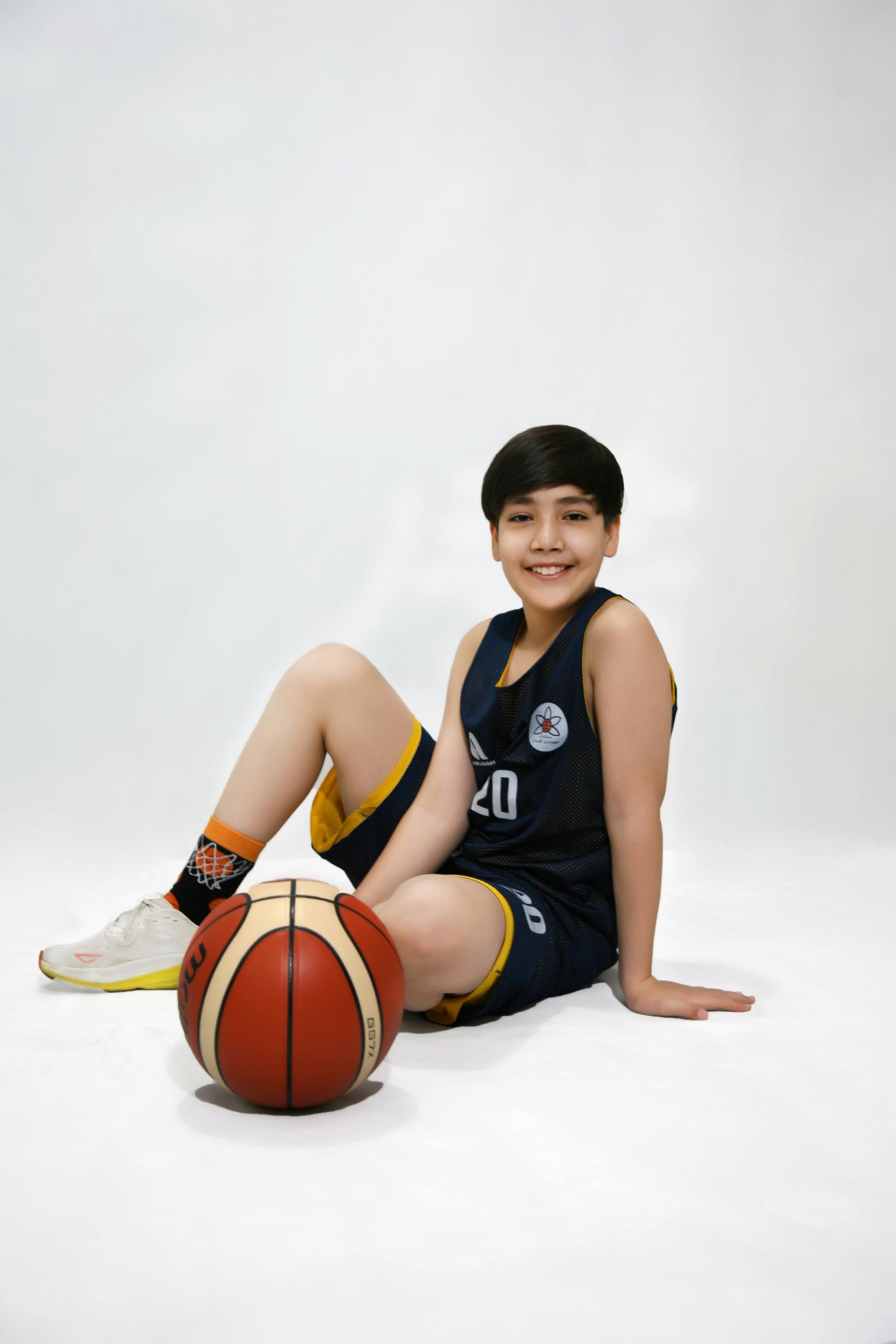 عکس استودیو عکاسی و تصویر برداری جوان