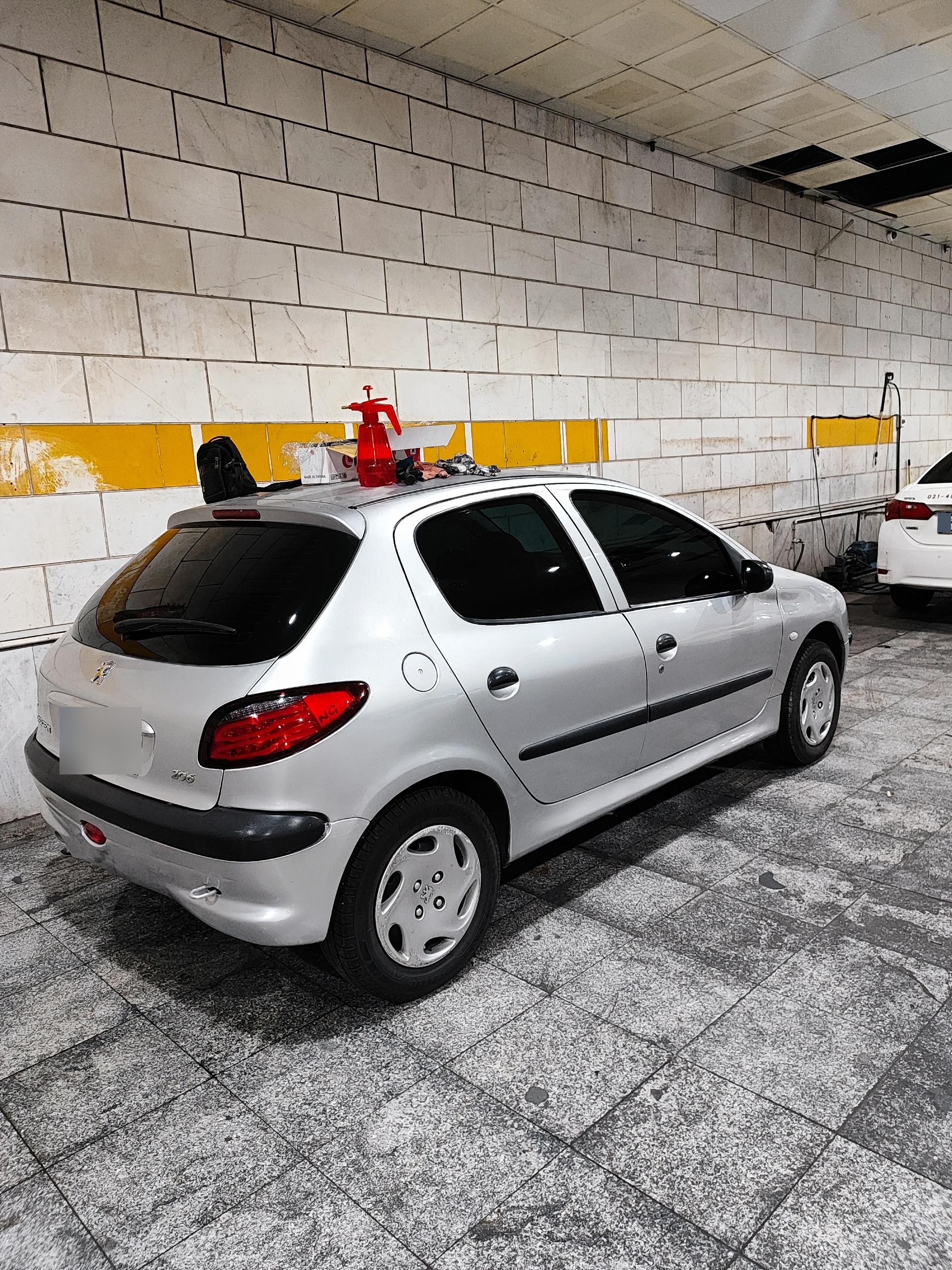 عکس شیشه دودی امید 