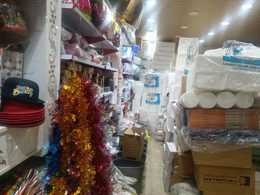 عکس فروشگاه ظروف یکبار مصرف قائم