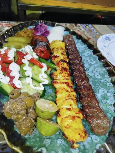 عکس غذاخوری شب زدگان