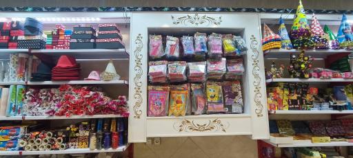 عکس فروشگاه ظروف یکبار مصرف قائم