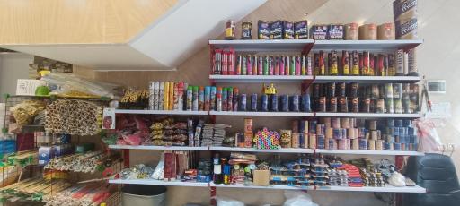 عکس فروشگاه ظروف یکبار مصرف قائم