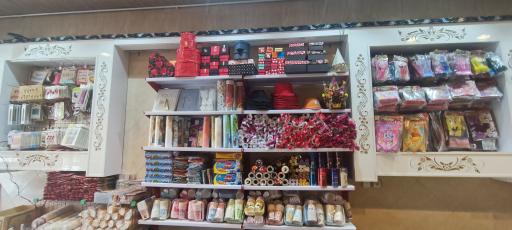 عکس فروشگاه ظروف یکبار مصرف قائم