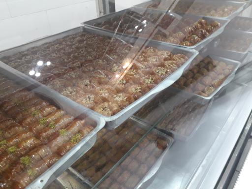 عکس باقلوا بستنی یوسفی