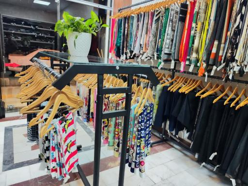 عکس فروشگاه شال و روسری الینا 