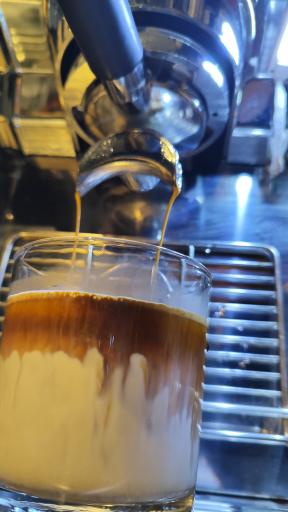 عکس کافه قهوه رایا 