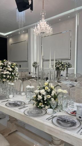 عکس باغ عمارت ملورین پالاس