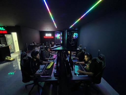 عکس باشگاه ورزش های الکترونیک EXE گیم نت اگزه