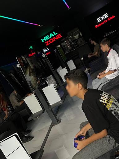 عکس باشگاه ورزش های الکترونیک EXE گیم نت اگزه