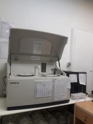 عکس آزمایشگاه پاتوبیولوژی بیمارستان آبان