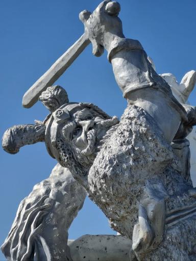 عکس مجسمه رستم و اژدها